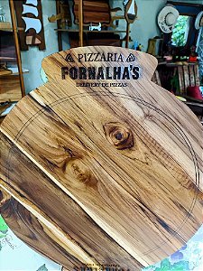 Tábua para servir pizza e petiscos.