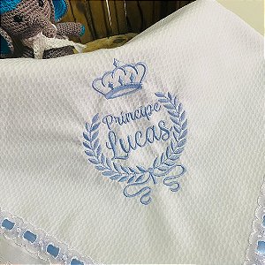 Manta Piquê Bordada Príncipe com Coroa