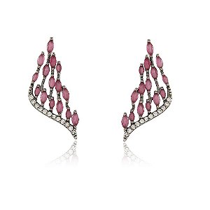 BRINCO EARCUFF TRABALHADO EM MICROZIRCÔNIAS E CRISTAIS COR RUBI BANHADO EM RÓDIO NEGRO