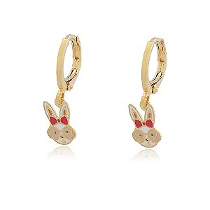 BRINCO INFANTIL ARGOLA COELHINHO BANHADO A OURO 18K COLORIDO EM RESINA