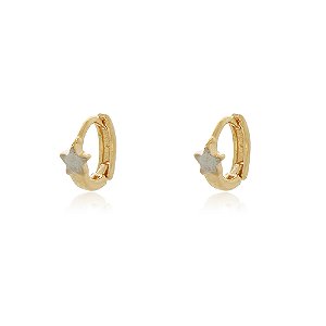 BRINCO ARGOLA PEQUENA COM DETALHE ESTRELA FECHO CLIC