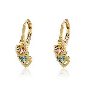 BRINCO ARGOLA COM 3 PINGENTES CRISTAIS CORAÇÕES COLORIDOS BANHADO A OURO 18K
