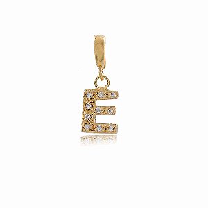 PINGENTE CHARM LETRA E MICROZIRCÔNIAS CRISTAIS