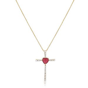 GARGANTILHA VENEZIANA COM PINGENTE CRUCIFIXO TRABALHADO EM ZIRCÔNIAS CRISTAIS E CORAÇÃO EM CRISTAL COR RUBI BANHADO A OURO 18K
