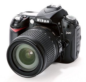 Câmera Nikon DX D90 com Lente 18-105mm VR