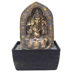 Fonte Ganesha com portal com pedras amarelas