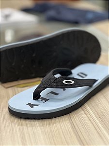 Chinelo Oakley Zeal