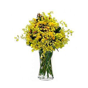 Arranjo com Orquídea Chuva de Ouro, Mini Rosas e Astromélias amarelas no Vaso de Vidro