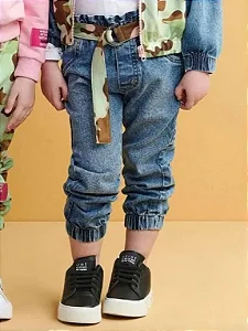 Calça jeans com cinto camuflado | Animê