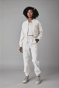 Conjunto calça e jaqueta em sarja com tela bordada | Pinkx