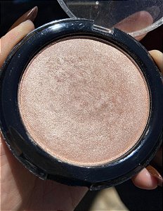 Iluminador compacto MGMAQUIAGENS - COR 26