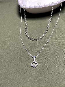 Colar 2 voltas com pingente zicornia trevo