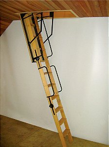 Escada Sótão Luxo Degraus Antiderrapantes - Chassis de Aço - Corrimão nos dois lados! - Super Reforçada !! Pé direito 2,50m -- ( Caixo 60cm x 120cm ) --