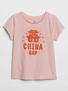 Camiseta rosa com GAP China.