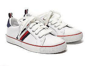 Tênis branco com cadarço da Tommy Hilfiger.