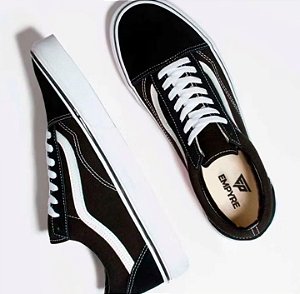 Tênis masculino, tamanho 39.