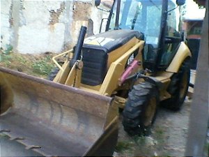 RETROESCAVADEIRA CATEPILLAR416 E 4X4 CABINADA 2010/ 2MIL HRS TRABALHADA