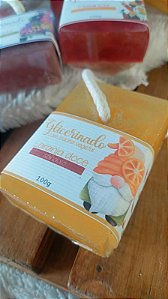 SABONETE COM BUCHA VEGETAL - LARANJA DOCE