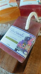 SABONETE COM BUCHA VEGETAL - LAVANDA