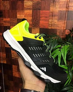 Tênis Adidas TR8