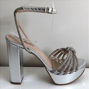 Sandália Festa Meia Pata Salto Bloco 12cm Tiras Cruzadas em Strass Prata
