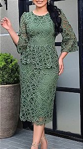 Vestido max mid em renda.