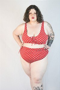 Top franzido no meio poá vermelho plus size