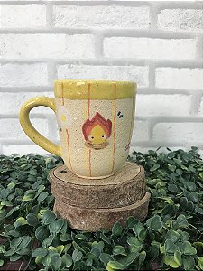 Caneca Calcifer amarelo