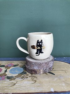 Caneca Jiji na Vassoura