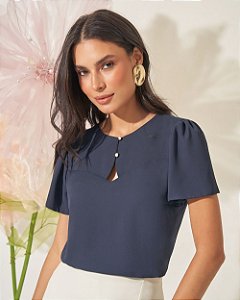 Blusa Em Crepe Mangas Curtas e Botão Perolado Milalai