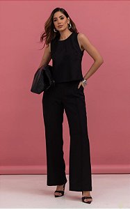Blusa Alfaiataria Decote Redondo Cavado