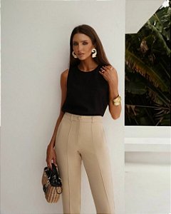 Blusa Cavada Com Detalhes Martingale Doce Flor