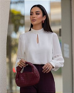 Blusa Crepe Com Gola Alta e Detalhe Vazado Milalai