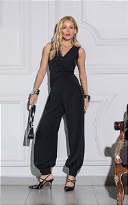 Macacão Em Crepe Decote V com Torcido Frontal