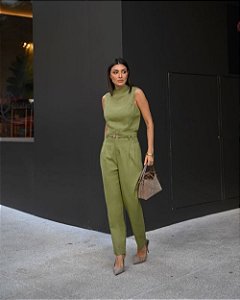 Calça Reta Alfaiataria Com Bolsos e Cinto Milalai