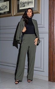 Calça Reta Em Alfaiataria Com Risca De Giz