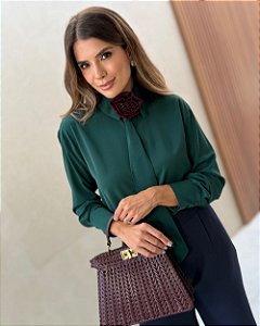 Camisa Gola Gravata Em Satin Doce Flor