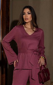 Blusa Manga Longa em Malha Texturizada com Cinto Faixa