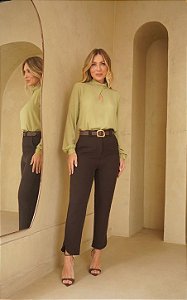 Calça Cenoura Alfaiataria Barra Curva Donna Ritz