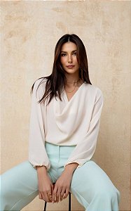 Blusa Manga Longa Com Degagê Doce Flor