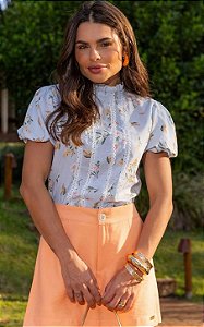 Blusa Floral Gola Alta Com Babadinhos e Renda