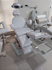 COMBO MACA POLTRONA ELÉTRICA LUXO PODOLOGIA + EXAUSTOR + MOCHO  + KIT DE 2 BANDEJAS INOXIDÁVEL E SUPORTE FIXADO NA POLTRONA + LOGO PERSONALIZADO DE SUA CLINICA