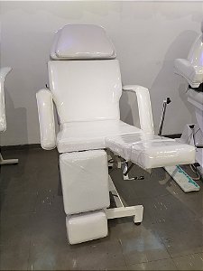 MACA POLTRONA HIDRÁULICA DE PODOLOGIA NA COR BRANCA + MOCHO COM ENCOSTO + EXAUSTOR APOIO DE MESA  + SUPORTE PARA EXAUSTOR + PLASTIFICAÇÃO  +  LOGO PERSONALIZADO DA SUA CLINICA + RODIZIOS