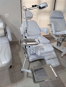 COMBO MACA POLTRONA ELÉTRICA LUXO PODOLOGIA VARIAS CORES + EXAUSTOR + MOCHO + KIT DE 2 BANDEJAS INOXIDÁVEL E SUPORTE FIXADO NA POLTRONA + LOGO PERSONALIZADO DE SUA CLINICA