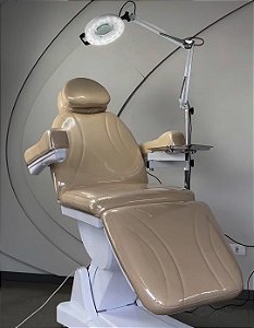 KIT MACA POLTRONA 100% ELÉTRICA LUXO 3 MOTORES + PLASTIFICAÇÃO + LOGO PERSONALIZADO DA SUA CLINICA + MOCHO NA COR DA SUA MACA ELÉTRICA + LUPA EM LED DE ALUMINIO ARTICULADA + RODINHAS E FREIOS