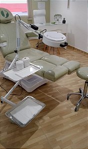 COMBO MACA POLTRONA ELÉTRICA LUXO PODOLOGIA + MOCHO + LOGO DA SUA CLINICA + EXAUSTOR + SUPORTE PARA EXAUSTOR + LOGO PERSONALIZADO DA SUA CLINICA