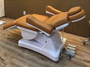 KIT MACA POLTRONA 100% ELÉTRICA LUXO 3 MOTORES + PLASTIFICAÇÃO + LOGO PERSONALIZADO DA SUA CLINICA + MOCHO NA COR DA SUA MACA ELÉTICA + LUPA EM LED DE ALUMINIO ARTICULADA + RODINHAS E FREIOS