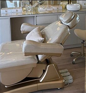KIT MACA POLTRONA 100% ELÉTRICA LUXO 3 MOTORES + ESTRUTURA ( BASE DOURADA ) PERSONALIZADA DA SUA MACA ELÉTRICA + PLASTIFICAÇÃO + LOGO PERSONALIZADO DA SUA CLINICA + MOCHO COM PÉS DOURADO NA COR DA SUA MACA + LUPA EM LED DE ALUMINIO ARTUCULADA