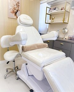 KIT MACA POLTRONA 100% ELÉTRICA LUXO + MOCHO NA COR DA SUA MACA ELÉTRICA + LUPA EM LED DE ALUMINIO ARTICULADA + LOGO PERSONALIZADA DA SUA CLINICA + PLASTIFICAÇÃO DA SUA MACA ELÉTRICA + RODINHAS E FREIOS