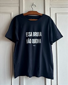 camiseta ESSA BRUXA NÃO QUEIMA